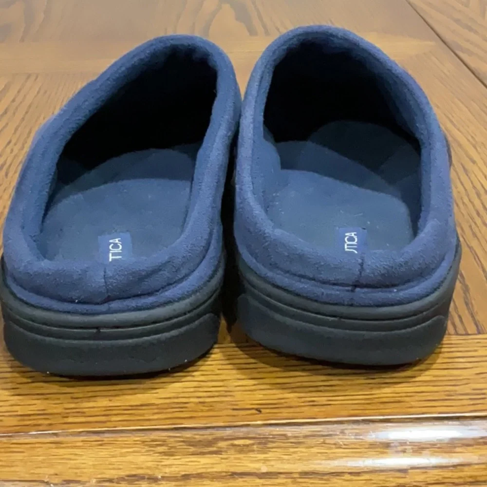 Nautica navy blue soft slippers L